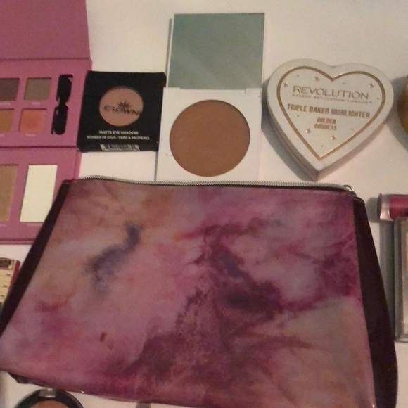 Makeup bundle NOT AVAILABLE - Picture 4 of 8
